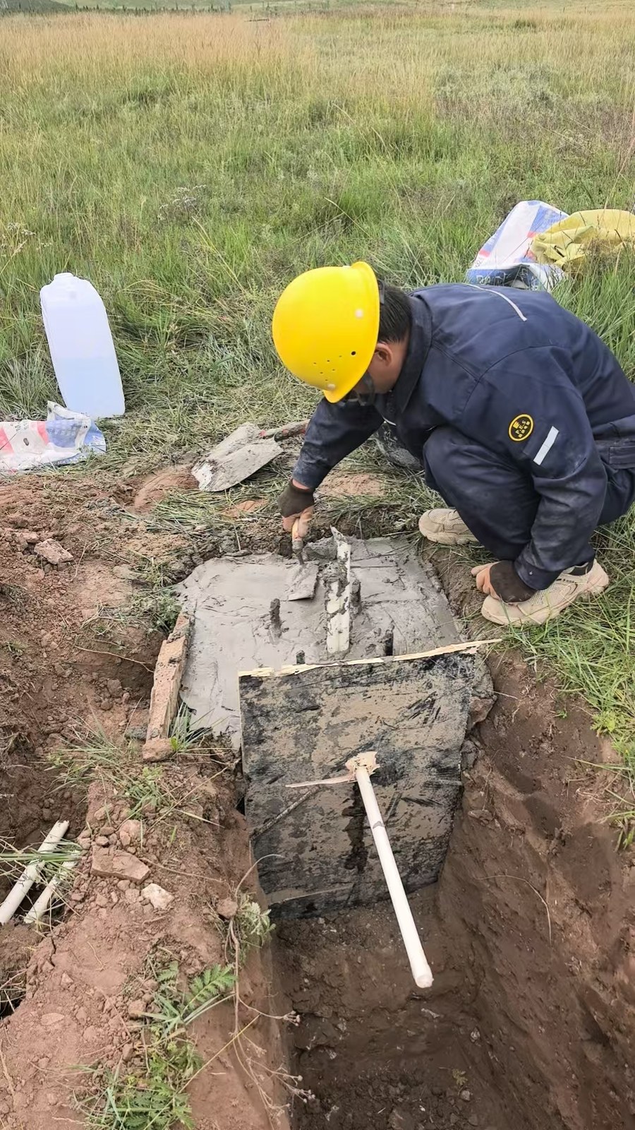 光伏场站监控项目现场勘察与基坑开挖